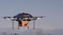 CNNE 881722 - amazon ya tiene certificacion para entregas con drones