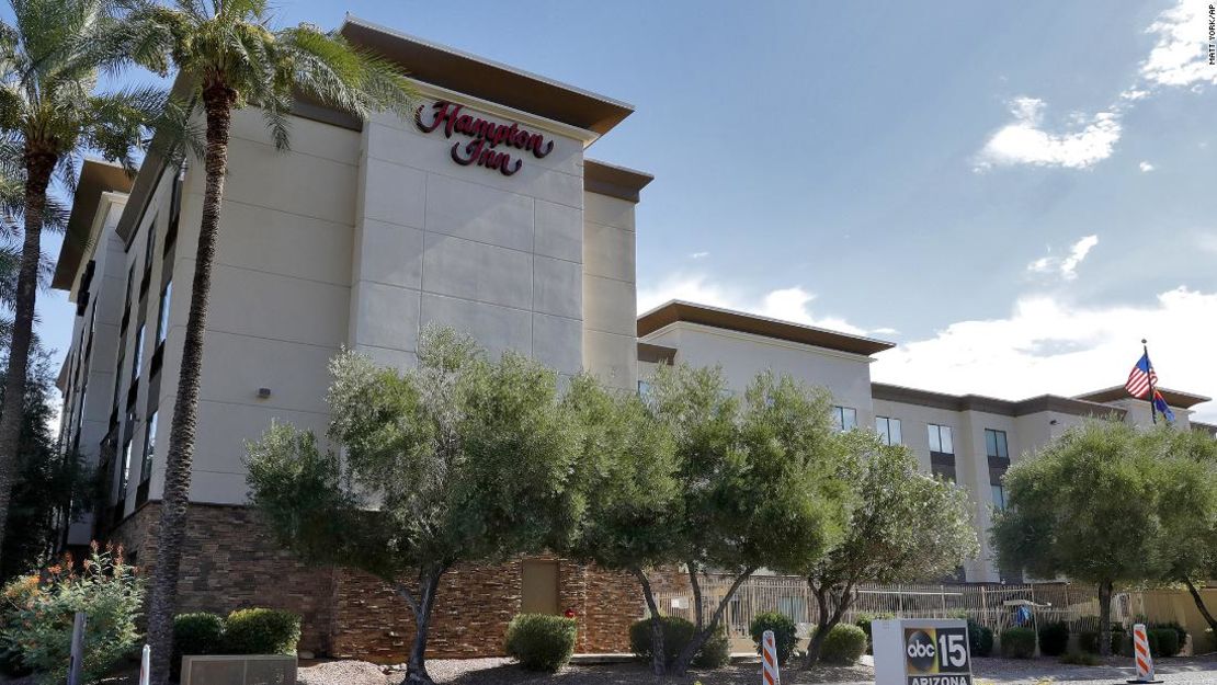 El hotel Hampton Inn en esta foto del 21 de julio de en Phoenix. Los registros judiciales lo describen como uno de los más de 25 hoteles en Estados Unidos en donde se detuvo a los inmigrantes.