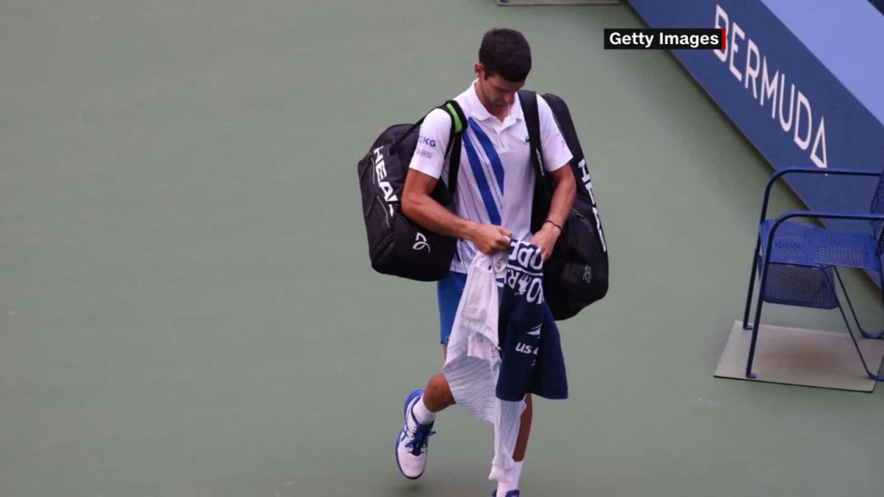 CNNE 884469 - la disculpa de djokovic tras pelotazo a jueza de linea