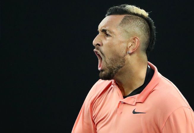 Nick Kyrgios tiene una personalidad explosiva que hizo que la ATP lo pusiera en período de prueba en 2019 después que, durante un encuentro contra Karen Jachánov, rompiera dos raquetas y ofendiera al juez (Kelly Defina/Getty Images).