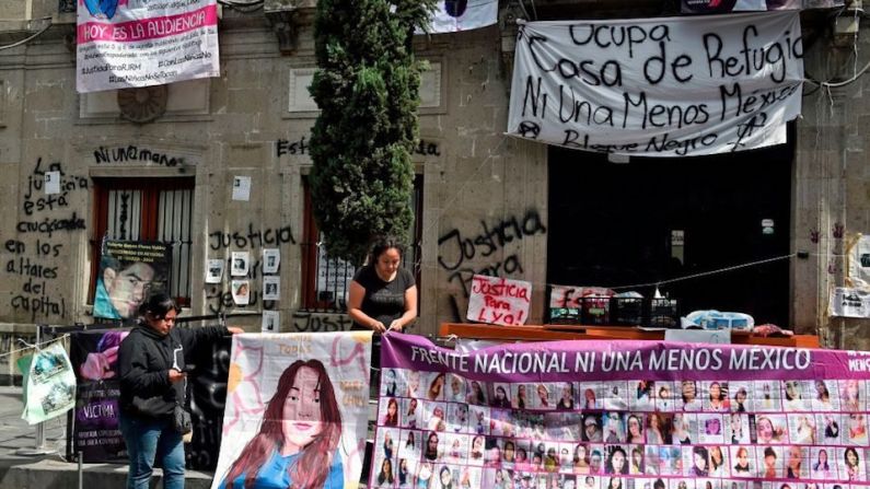 Las oficinas de la Comisión Nacional de Derechos Humanos CNDH) de México, ubicadas en la capital del país, permanecen tomadas por colectivos feministas desde el 2 de septiembre.