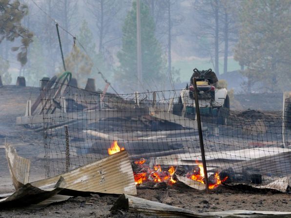 Escombros que quedaron el lunes 7 de septiembre después de que un incendio forestal dejara en ruinas la pequeña ciudad de Malden, Washington. El fuego destruyó aproximadamente el 80% de las casas y edificios. Jesse Tinsley / AP