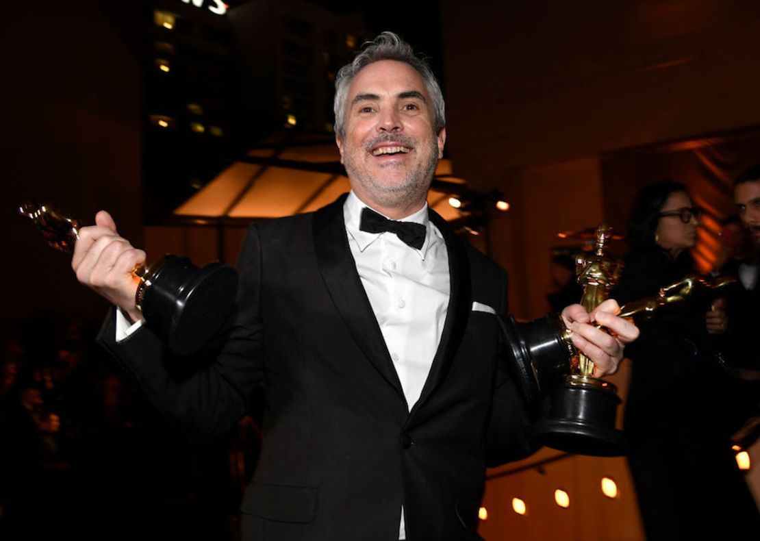 Alfonso Cuarón y sus tres premios Oscar de la noche.