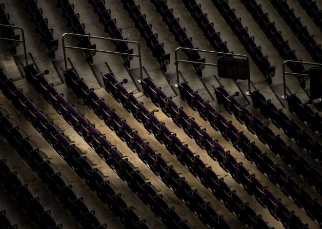 Asientos vacíos en el US Bank Stadium en Minneapolis, el domingo, durante el juego de los Vikings. Stephen Maturen / Getty Images