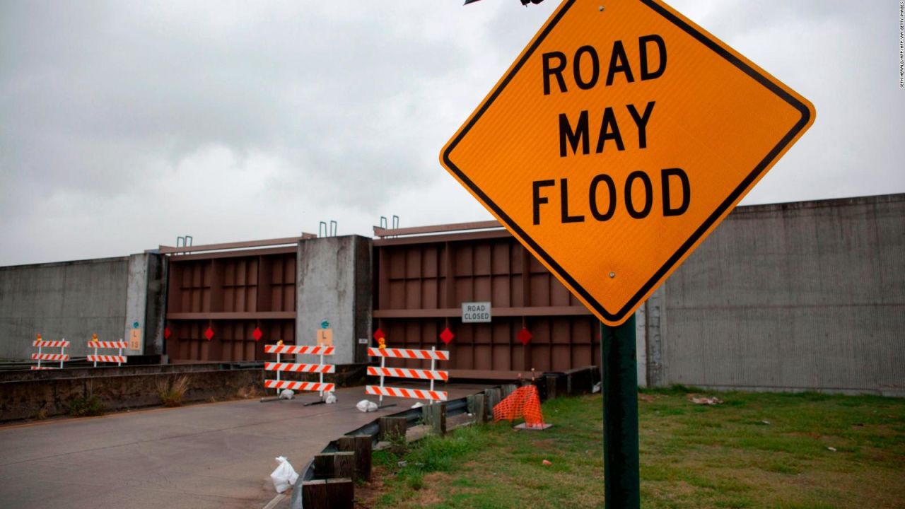 CNNE 893778 - nueva orleans toma medidas antes el riesgo de huracanes