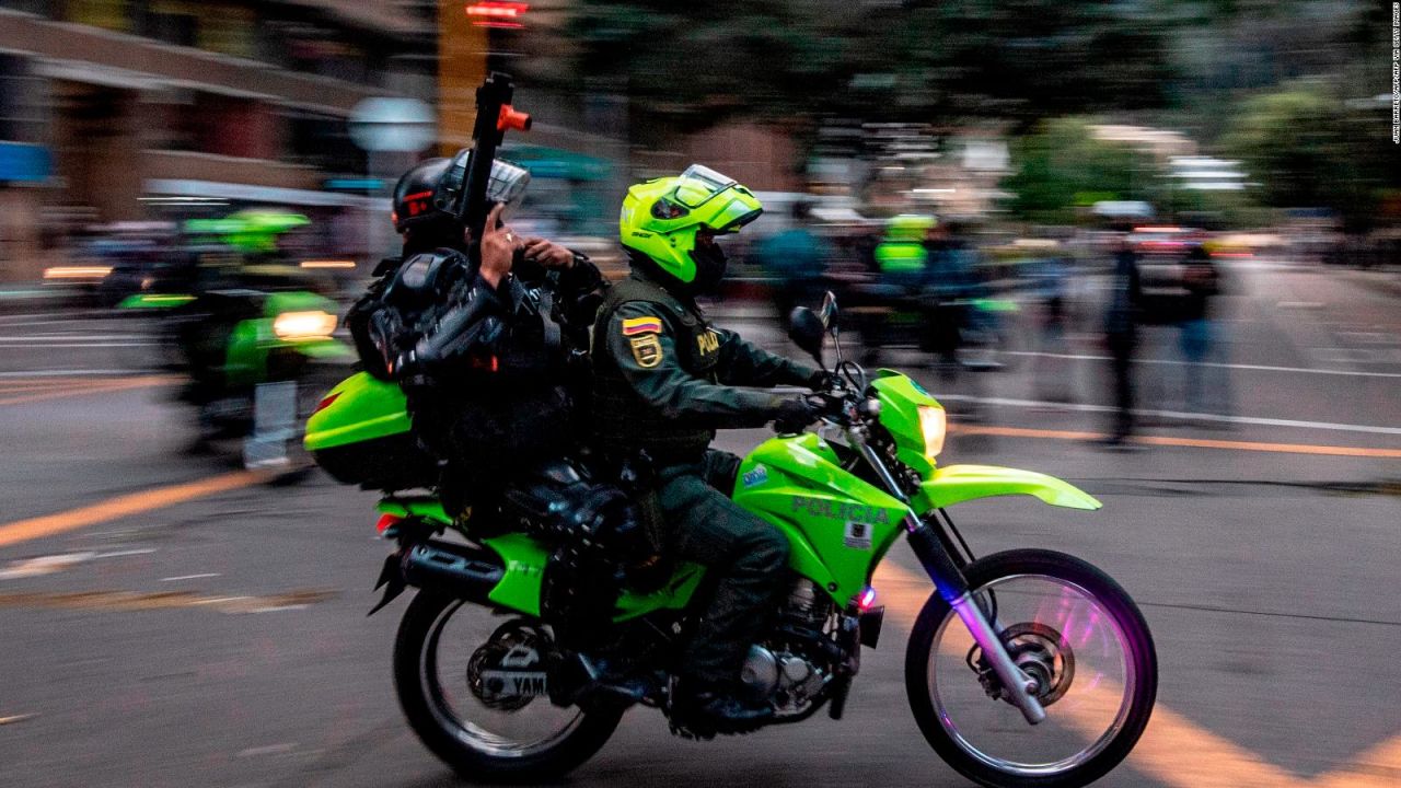 CNNE 893999 - policia de colombia, un cuerpo militar y no civil