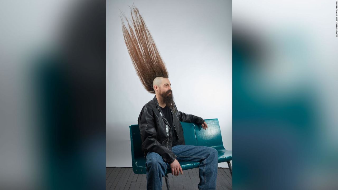 CNNE 894833 - record mundial al peinado mas alto del mundo