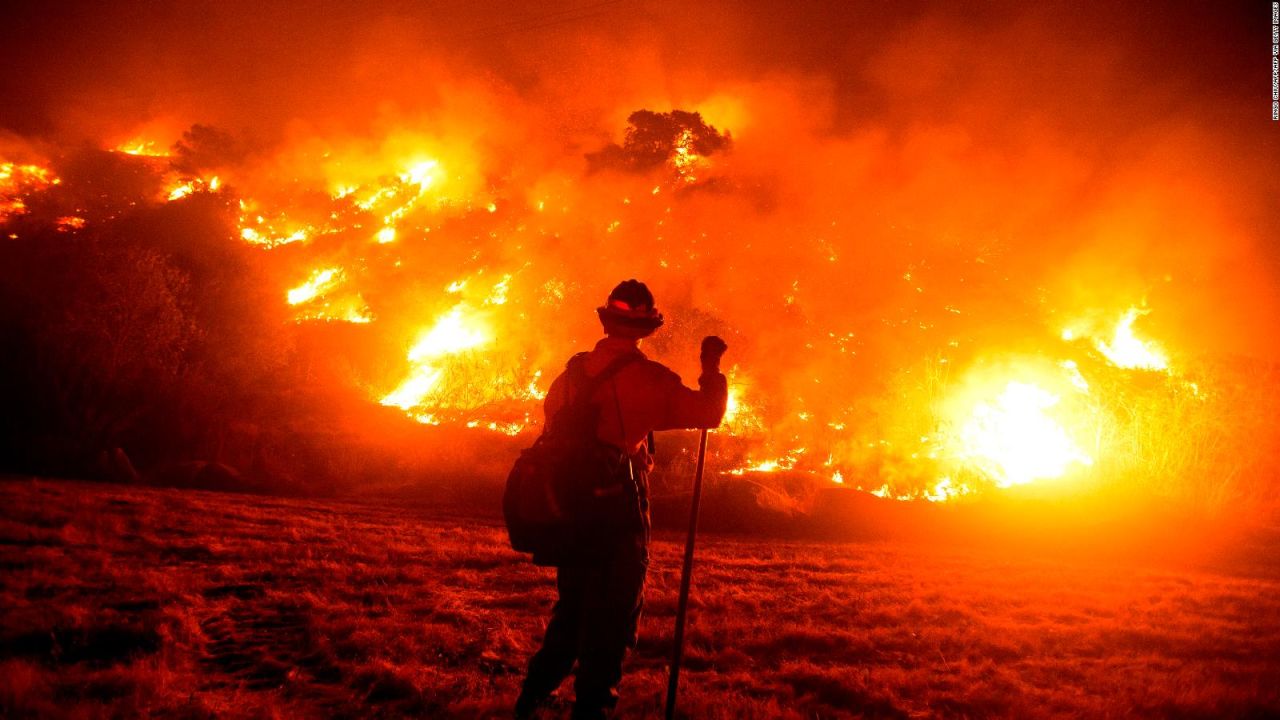 CNNE 894911 - incendio en california podria extenderse hasta octubre