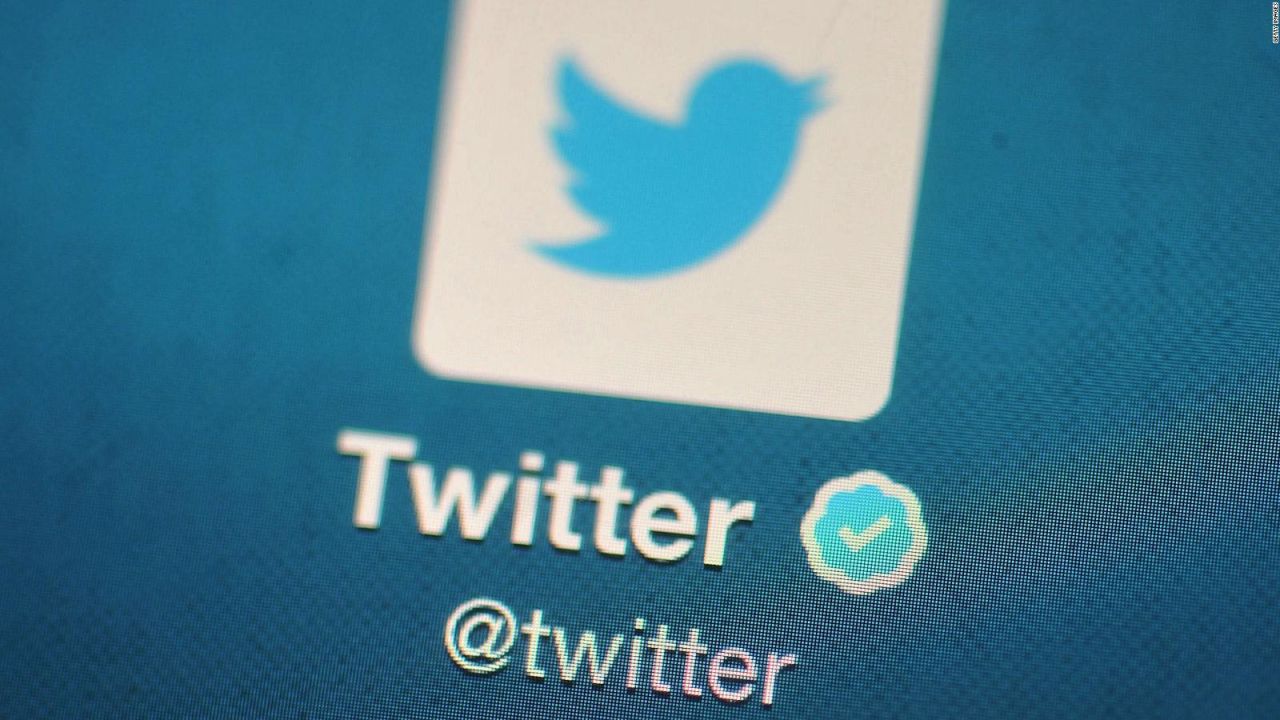 CNNE 896135 - twitter pide a usuarios alto perfil cambiar contrasenas