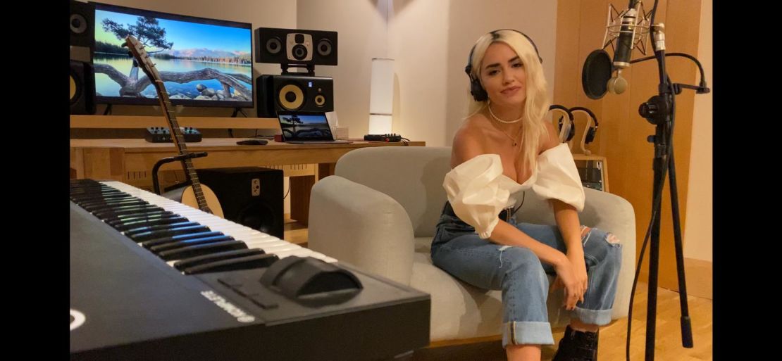 Lali y Miranda fueron los encargados de abrir la velada musical con el tema "Tu Amor", de Charly García y Pedro Aznar