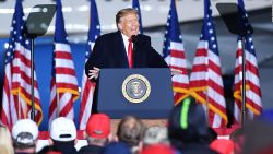 CNNE 896502 - trump intenta reescribir la historia del coronavirus