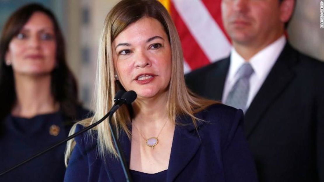 Barbara Lagoa, en el centro, fue elegida por el gobernador Ron DeSantis para la Corte Suprema de Florida. En esta foto aparece en un evento con el gobernador Ron DeSantis y la vicegobernadora Jeanette Nunez, el 9 de enero de 2019, en Miami.