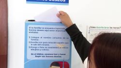 CNNE 897133 - asi es el "buzon de los deseos" en un hospital de quito