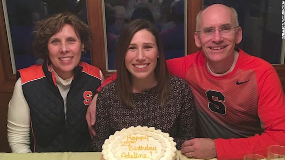 Adeline Fagan con sus padres.