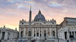 CNNE 897382 - vaticano- la eutanasia es un acto de "homicidio"