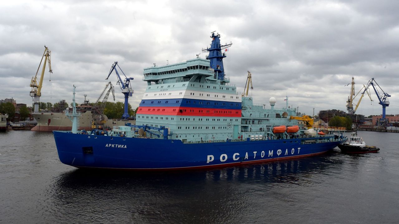 Russia's nuclear-powered icebreaker Arktika leaves the port of Saint Petersburg on September 22, 2020 for its maiden voyage to its future home port of Murmansk in northwestern Russia where it is expected in two weeks after undergoing tests of its performance en route. - Designed to transport liquefied natural gas from the Arctic, the 173 metres (570 feet) long and 15 metres high giant vessel is touted as the most powerful of its kind and a symbol of Moscow's Arctic ambitions. (Photo by OLGA MALTSEVA / AFP)