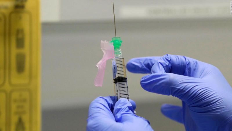 Fabricante proyecta vacunación global contra el covid-19 completa en 2024