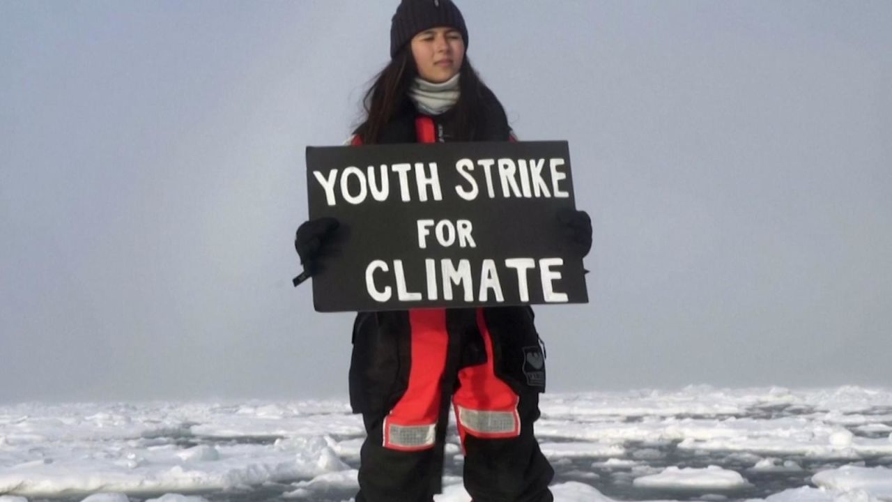 CNNE 899104 - joven protesta en el artico contra el cambio climatico