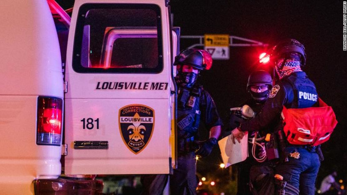 CNNE 899510 - louisville-police-0926-exlarge-169