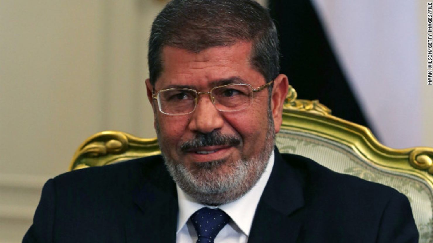 El presidente egipcio Mohamed Morsi, desafió al Ejército al llamar a labores al parlamento cuando asumió el poder el 30 de junio.