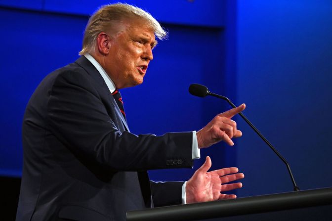 Trump habla durante el debate. Estuvo al ataque la mayor parte de la noche, frecuentemente interrumpiendo a Biden. Jim Watson/AFP/Getty Images