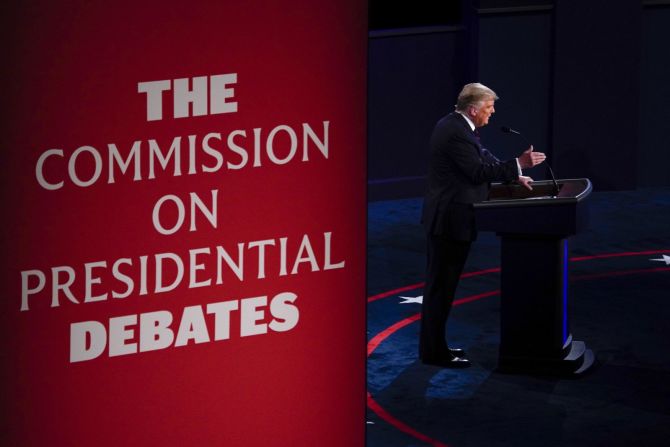 La Universidad de Notre Dame era originalmente el lugar donde se realizaría el debate, pero se retiró en julio debido a preocupaciones por el coronavirus. El debate de 90 minutos se llevó a cabo en la Universidad Case Western Reserve en Cleveland. Matthew Hatcher/Bloomberg/Getty Images