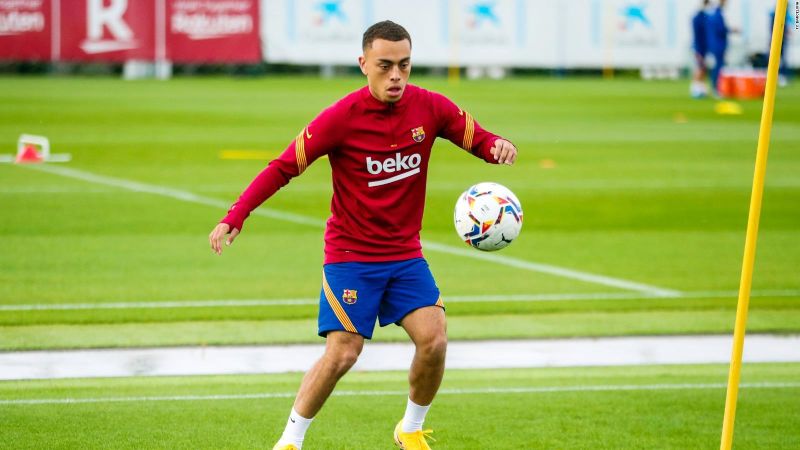 Laliga: fichajes del fc barcelona y real madrid que tuvieron problemas con el balón durante sus presentaciones | cnn