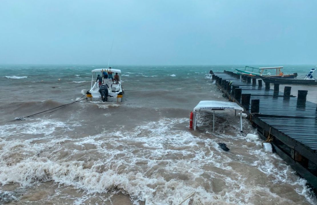 Tormenta Gamma en Puerto Morelos, estado de Quintana Roo, México. Crédito: ELIZABETH RUIZ / AFP a través de Getty Images)