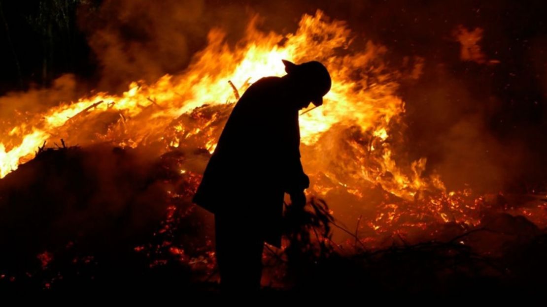 Los incendios se propagan en 14 provincias argentinas.