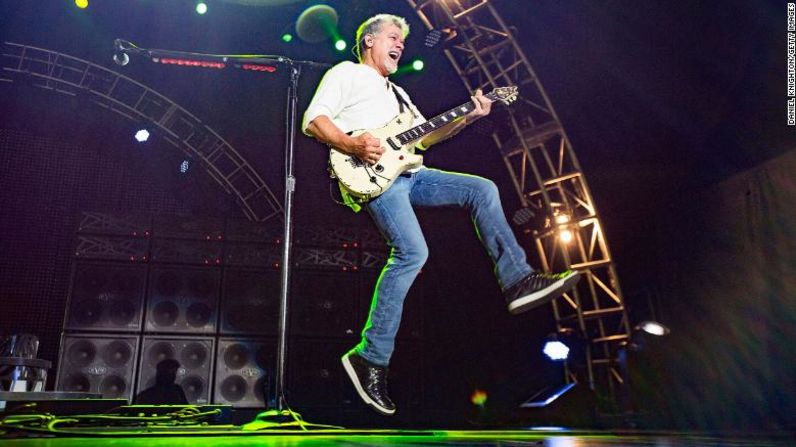 Van Halen se presenta en el Sleep Train Amphitheatre el 30 de septiembre de 2015 en Chula Vista, California. Daniel Knighton / Getty Images