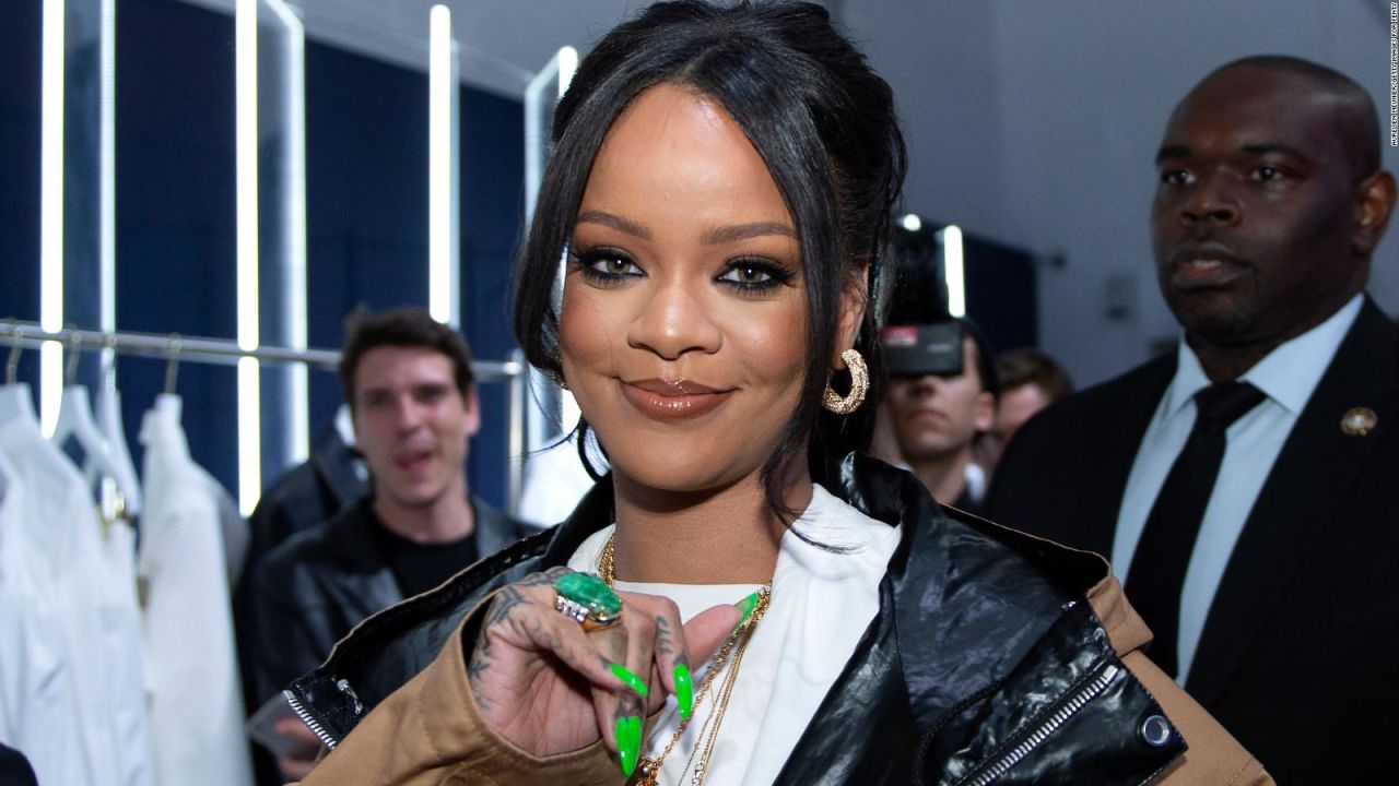 CNNE 903760 - rihanna se disculpa por ofensa durante su desfile