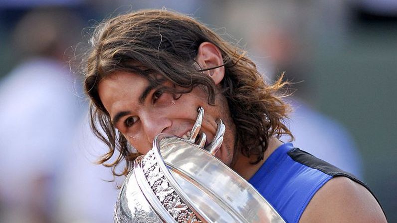 2006: Nadal vence por primera vez a Roger Federer en la final de Roland Garros. Crédito: ERIC FEFERBERG/AFP via Getty Images