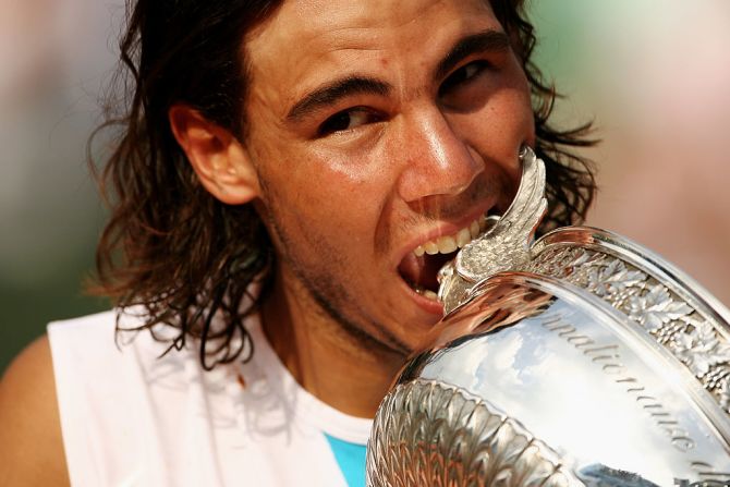 2007: Se repite la final de la edición anterior y el español supera al suizo Roger Federer. Crédito: Clive Brunskill/Getty Images