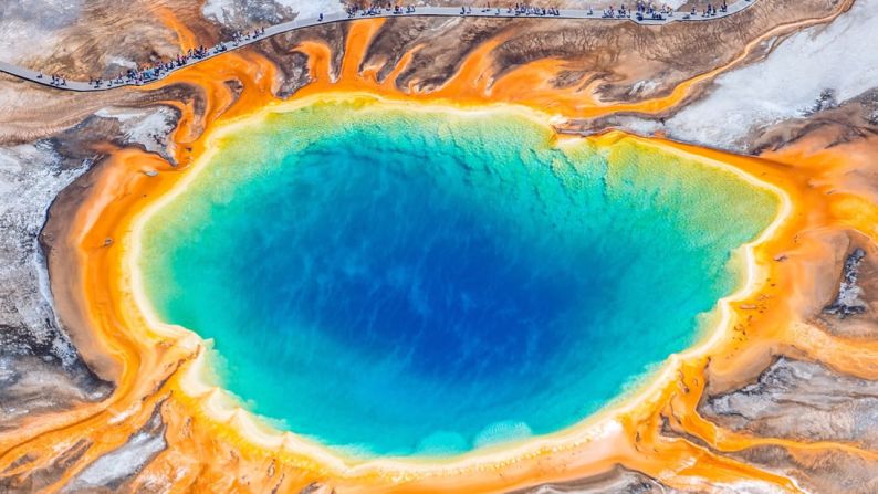 5. Parque Nacional de Yellowstone, EE.UU.: una vez que superes el hedor a podrido, quedarás cautivado por los esplendores geotérmicos de Yellowstone.