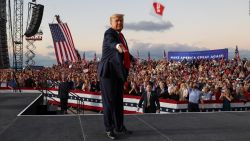 CNNE 905492 - trump y fauci tienen desacuerdo por el uso de mascarillas