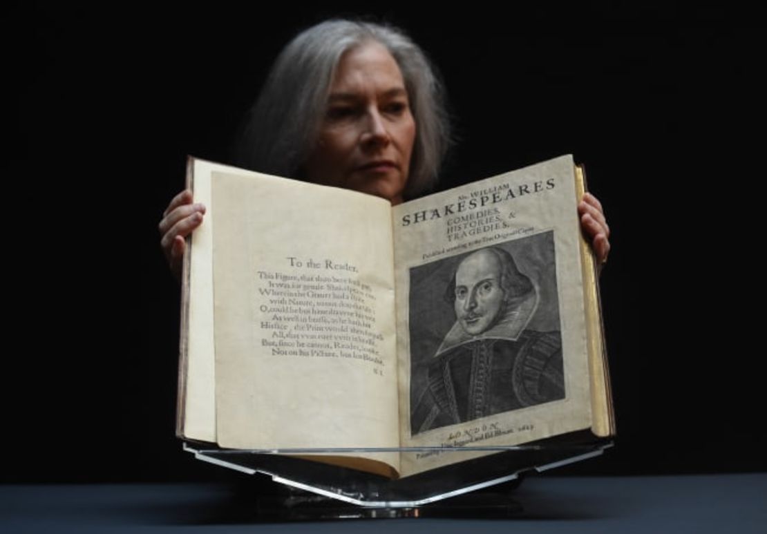 Una copia del libro en exhibición, antes de la subasta del miércoles en Christie's en Londres. Crédito: Stuart C. Wilson / Getty Images