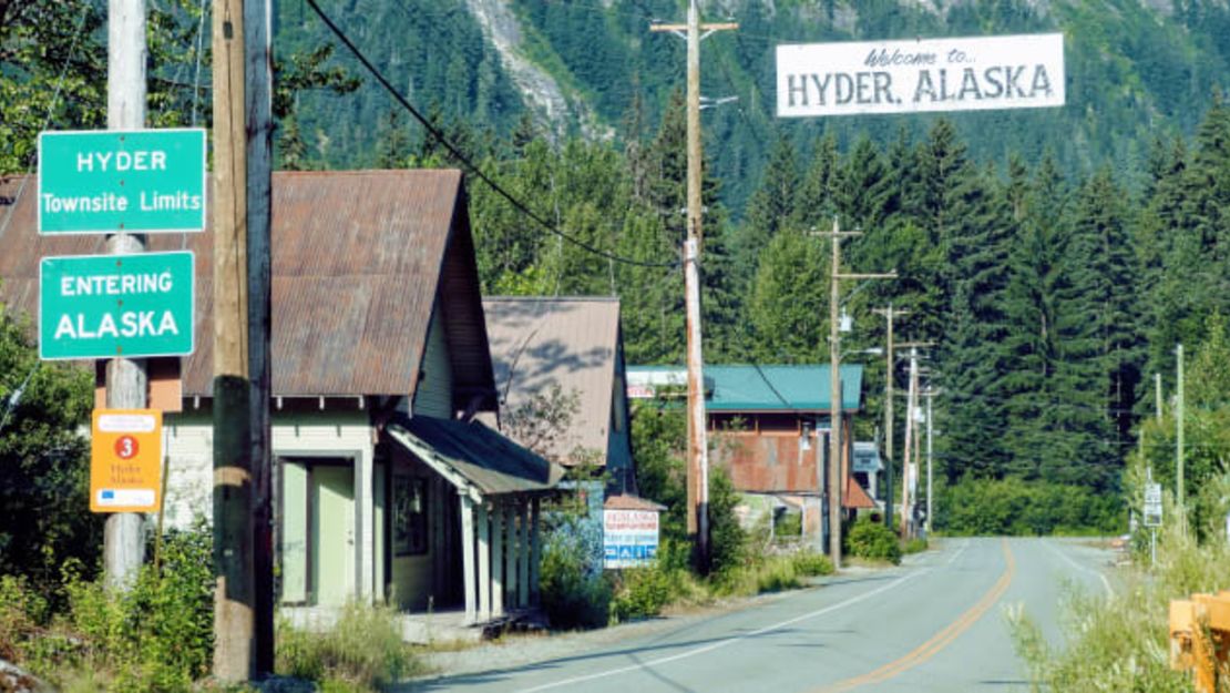 La comunidad de Hyder, Alaska, ha sufrido una caída en la población y la actividad económica debido a las restricciones.Shutterstock