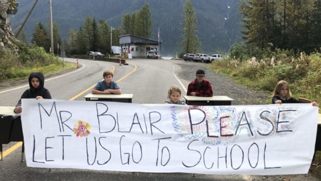 Las restricciones fronterizas han dejado a los escolares en Hyder, Alaska, sin poder llegar a su escuela en Stewart, Columbia Británica.Cortesía de Jennifer Bunn