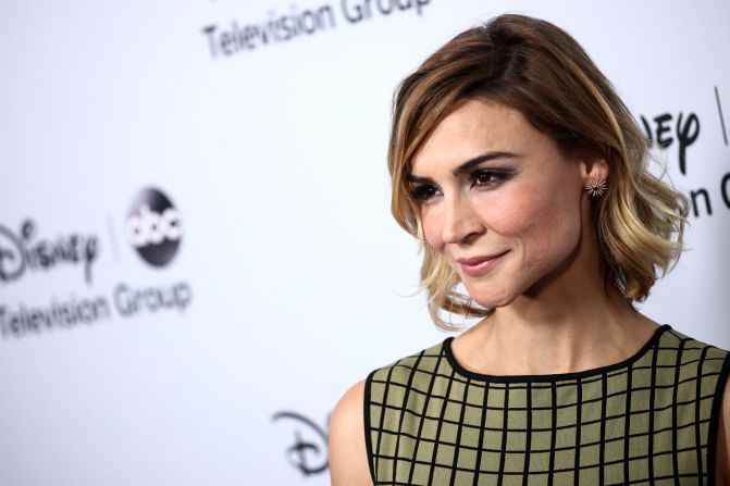 Samaire Armstrong. La actriz de "The O.C." publicó el 16 de septiembre en su cuenta de Instagram que "el Partido Republicano se preocupa por la población, cree en las personas y en las oportunidades". También criticó al movimiento Black Lives Matter en una serie de tuits publicados el 2 de octubre.