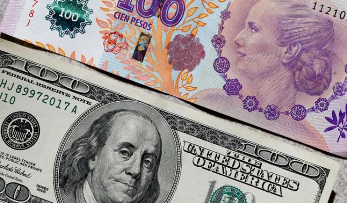 Las variables del dólar y la pérdida de valor del peso, una constante en la economía argentina.