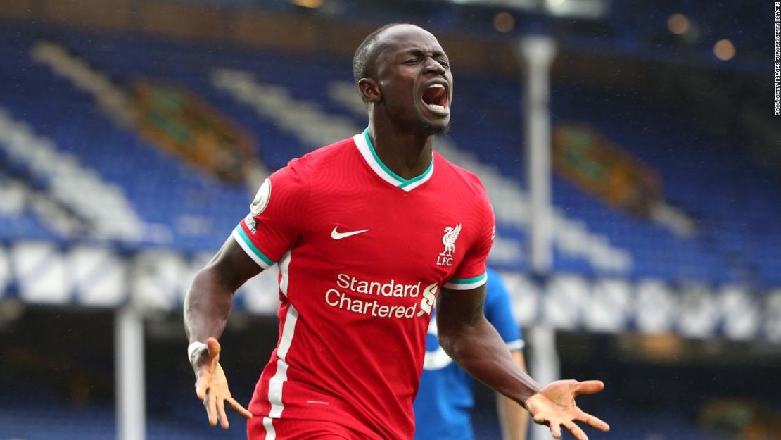 Sadio Mané celebra tras darle al Liverpool la delantera.