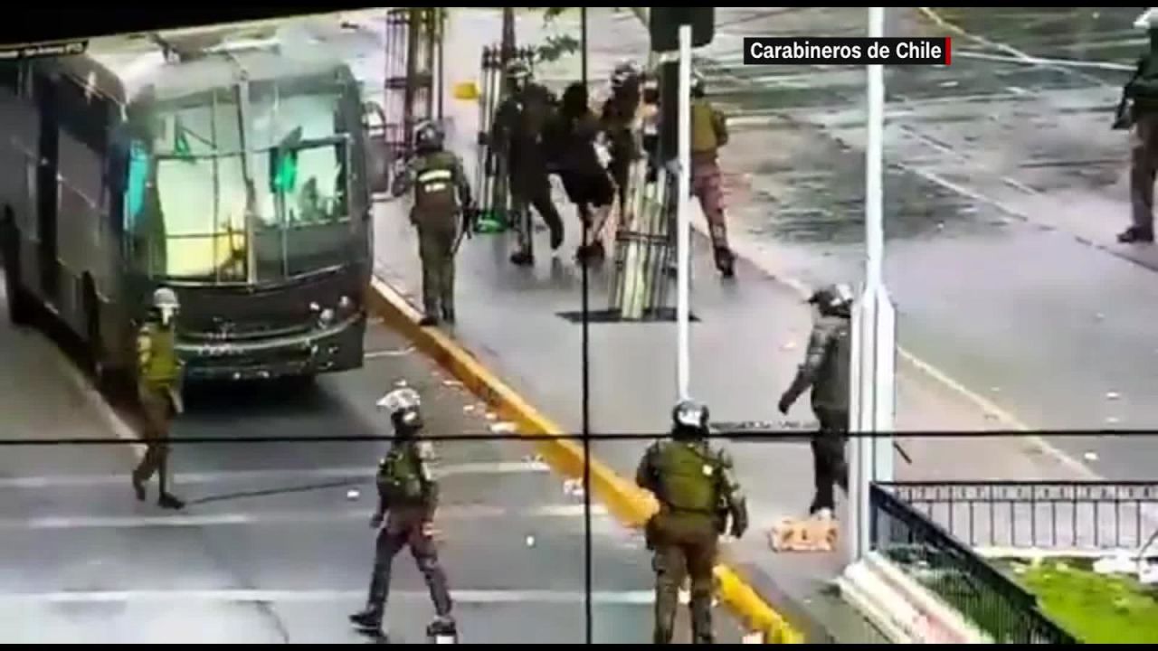 CNNE 907086 - chile- 18 policias heridos en manifestaciones