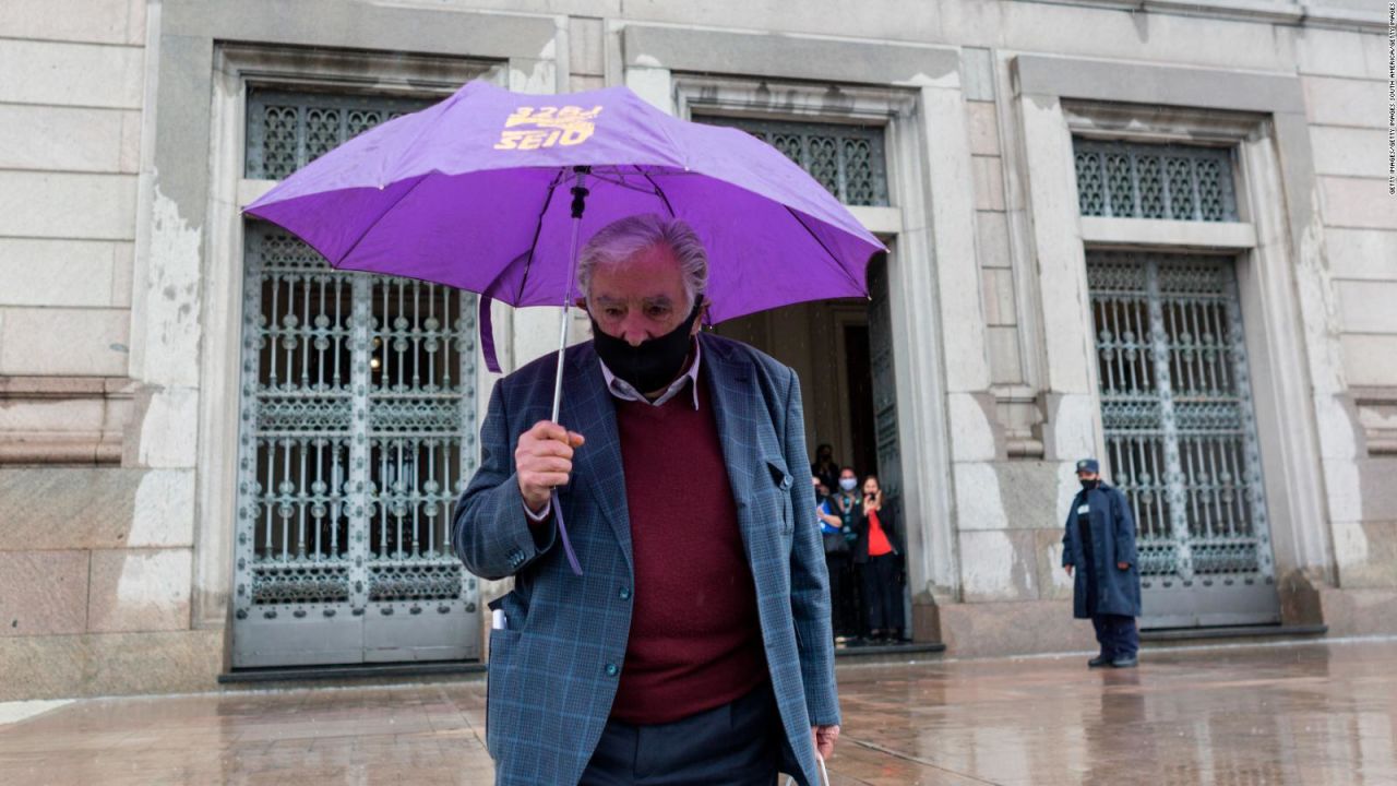 CNNE 907689 - asi se despidio mujica del senado de uruguay