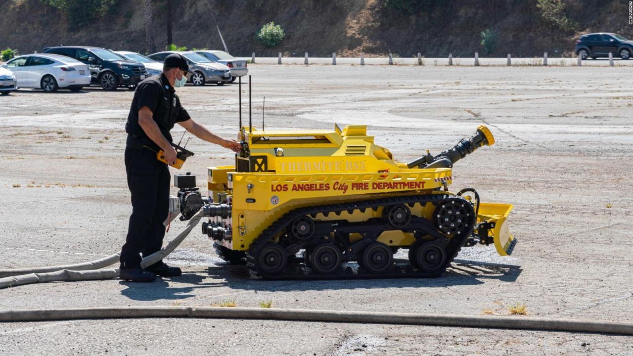 CNNE 908564 - este nuevo bombero de los angeles es un robot