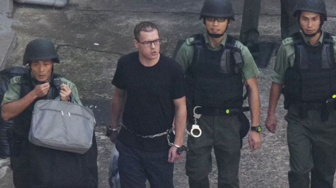 El británico Rurik Jutting, fotografiado antes de abordar la van de una prisión de alta seguridad.