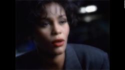 CNNE 910004 - mas de 1-000 millones de visitas para video de whitney houston