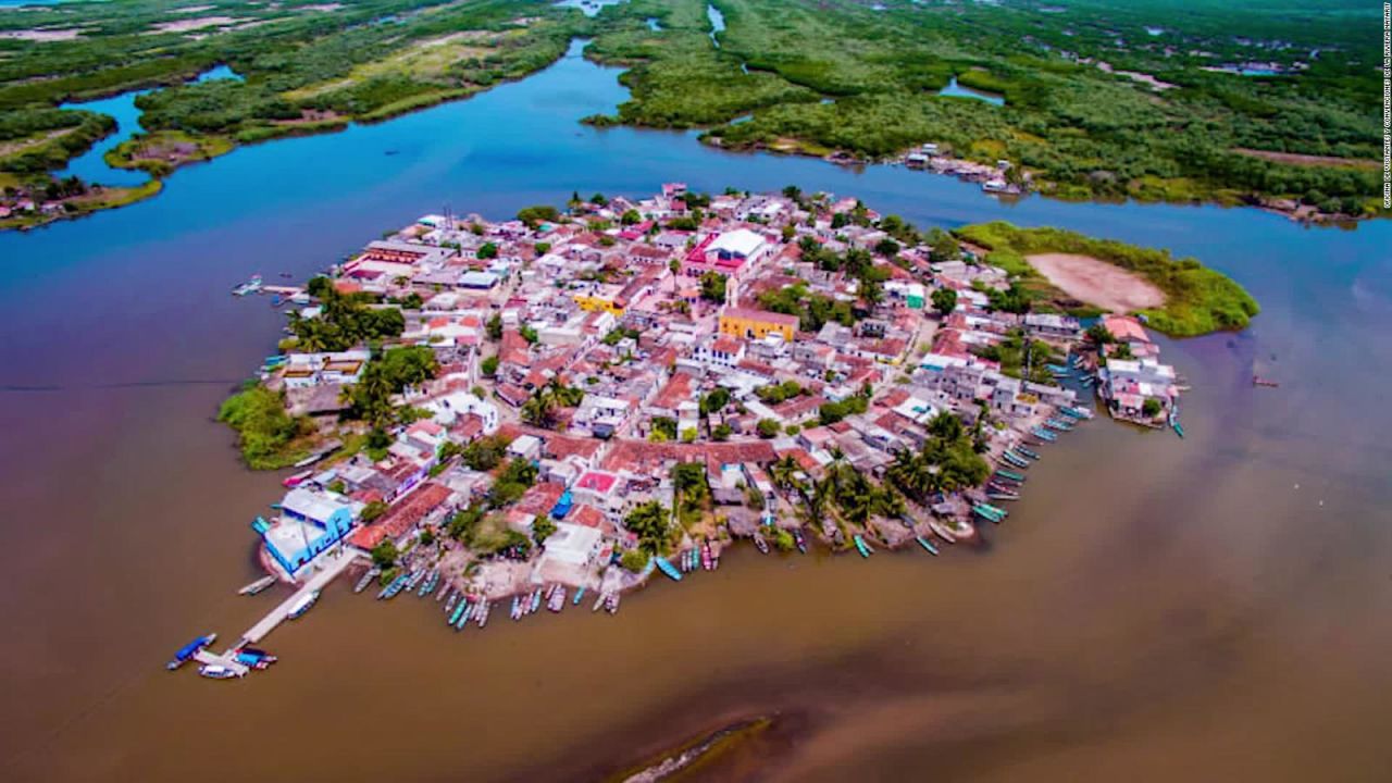 CNNE 910482 - un pueblo mexicano recupera su magia