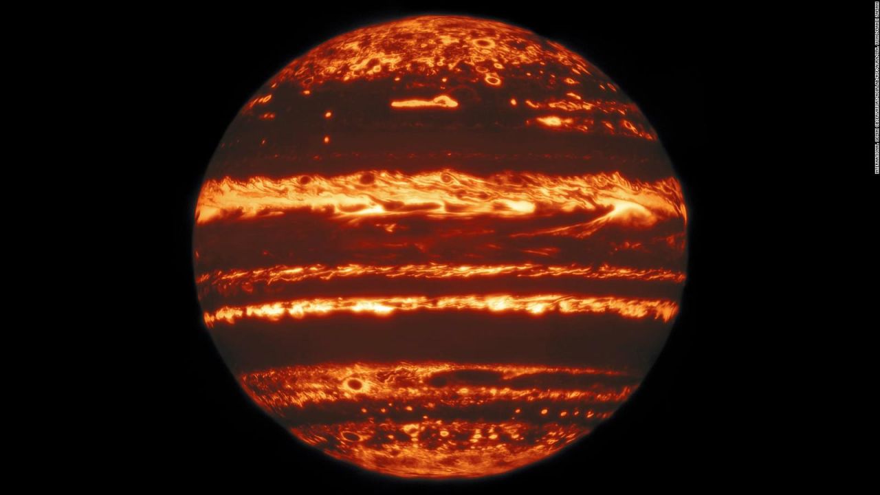 CNNE 910705 - nasa descubre 'duendes' y 'elfos' en atmosfera de jupiter