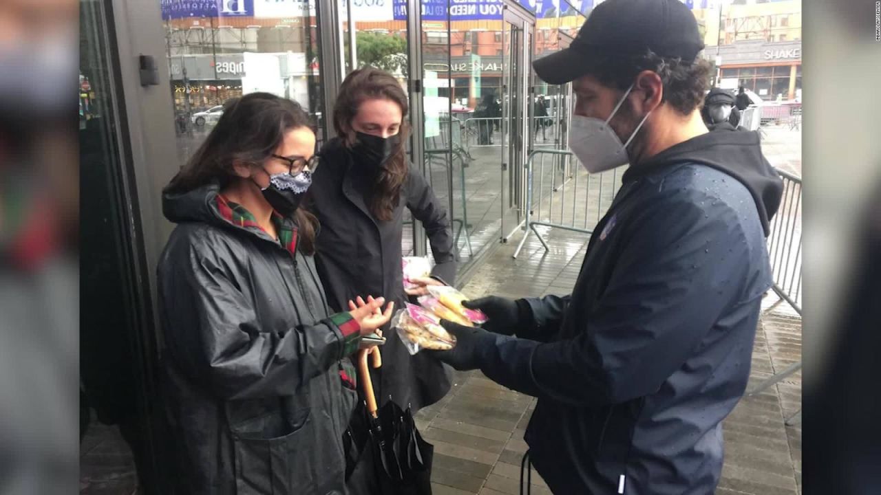 CNNE 911413 - paul rudd agradece a los votantes en brooklyn