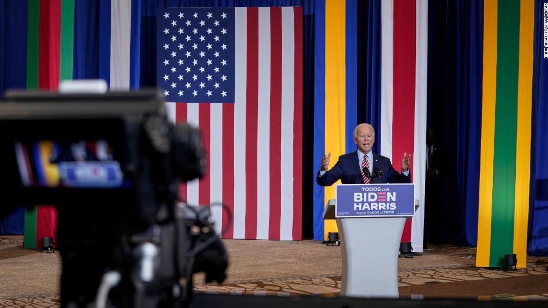 El candidato presidencial demócrata Joe Biden habla en un evento sobre la herencia hispana en el Osceola Heritage Park el 15 de septiembre de 2020 en Kissimmee, Florida.